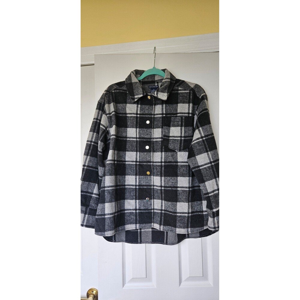 Woman's Flannel Snap Up Top/Jacket